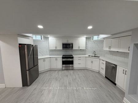 For Lease - 932 Schaeffer Outlook, Newmarket, Ontario - Photo 5