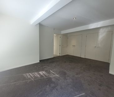 Large spacious 5 Bedroom home - Photo 4