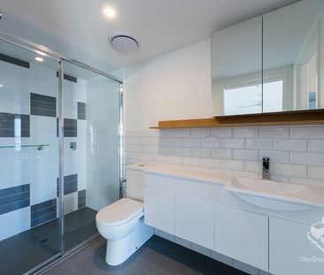 North-Facing Bright Airy & Fabulous - Photo 3