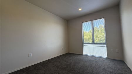 Three Bedroom Apartment in the City Centre! - Photo 3