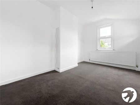 3 bedroom end of terrace house to rent - Photo 4