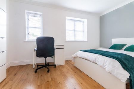 4 bedroom flat to rent - Photo 2