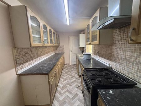 3 bedroom terraced house to rent - Photo 4