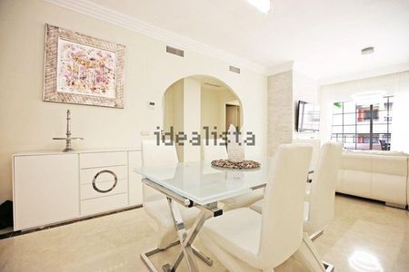 Alquiler de piso en Urbanizacion Nva Andalucia Aloha - Photo 2