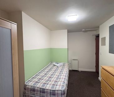 6 Bed Student Accommodation - Photo 6