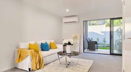 MANGERE BRIDGE, 3 BEDROOMS - Photo 3