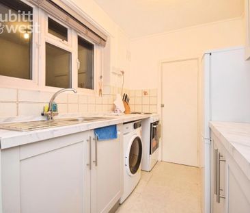 1 bedroom in a flat share to rent - Photo 4