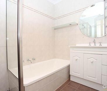 5-bedroom shared house / townhouse, Chatham Street - Photo 6