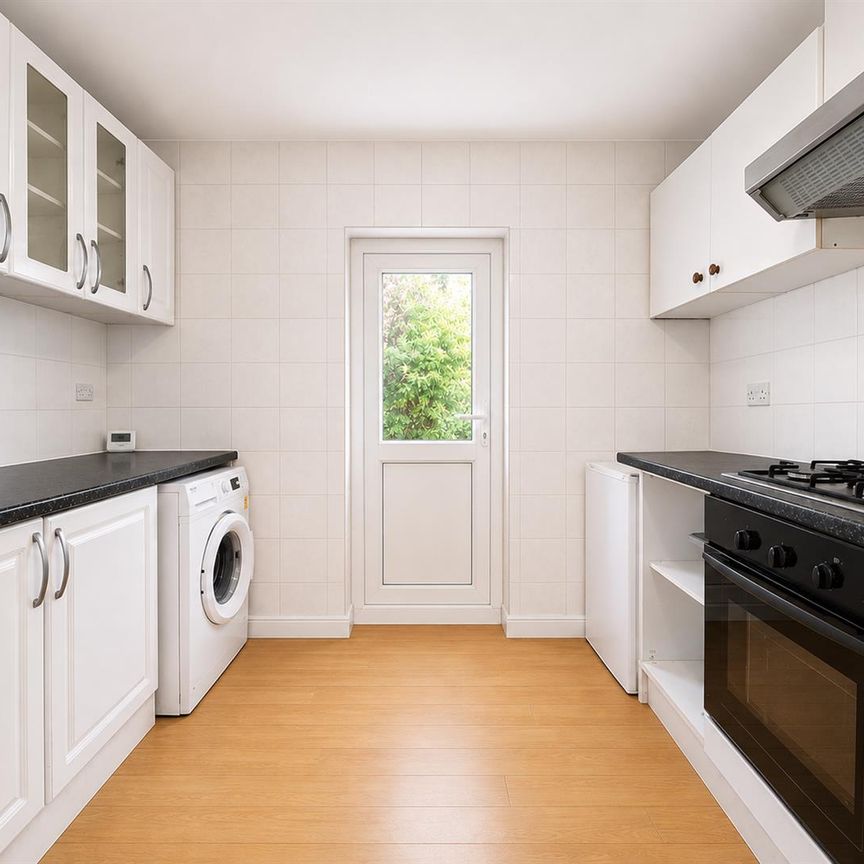 Cheshunt Road, London E7 - Photo 1