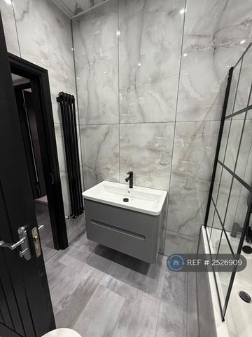 3 bedroom end of terrace house to rent - Photo 5