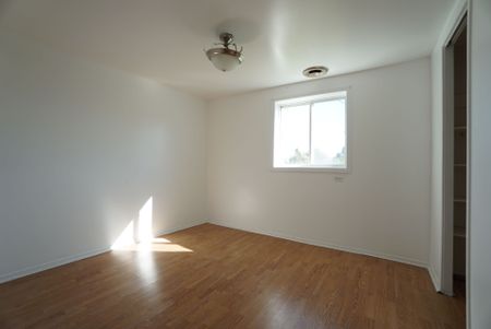 For Lease - 612 Russell Road Unit# Upper level, Clarence-Rockland, Ontario - Photo 5