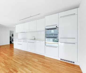 Modern apartment with seating area wanted? - Photo 1