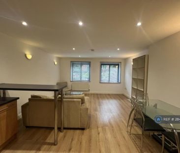 2 bedroom flat to rent - Photo 2