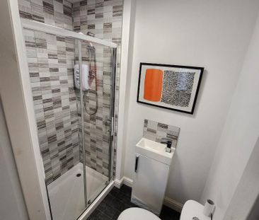 1 bedroom in a house share to rent - Photo 2