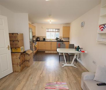 2 bedroom flat to rent - Photo 6