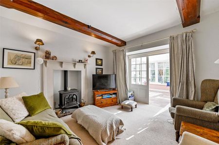 5 bedroom detached house to rent - Photo 2