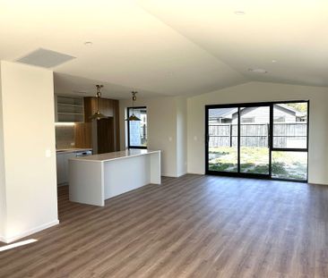 Modern Three Bedroom Home - Photo 6