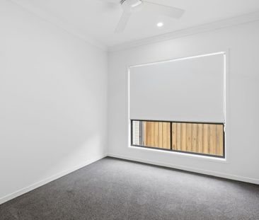 BRAND NEW FAMILY HOME WITH 2 LIVING AREAS AND AIR CONDITIONING! - Photo 3