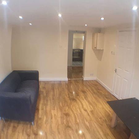 1 Bed - 13 Colenso Mount, Leeds - LS11 0DQ - Student/Professional - Photo 3