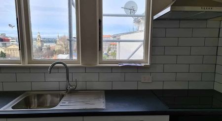 1 Bedroom renovated apartment right in town - Photo 3