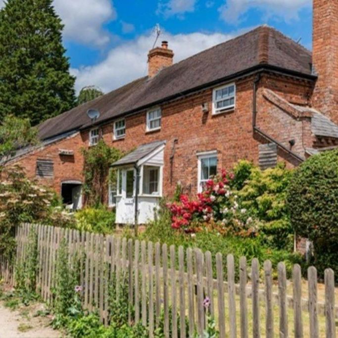 2 bedroom detached house to rent - Photo 1