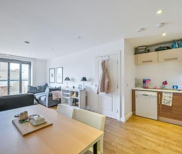 3 bedroom flat to rent - Photo 2
