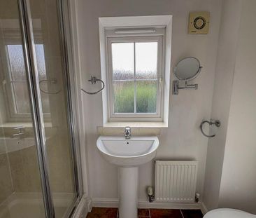 3 bedroom terraced house to rent - Photo 6