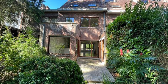Huis te huur in Ukkel voor € 3.000 met 6 slaapkamers - foto 3