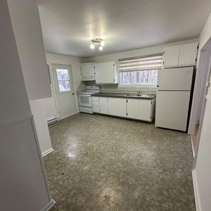 4 1/2 Rivière-Rouge, frigidaire et cuisinière inclus - Photo 2