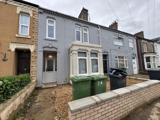 1 bedroom in a house share to rent - Photo 1