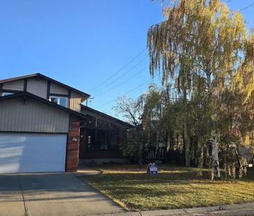 2 Storey 4Bedroom House for Rent | 8 Hawkwood Way Northwest, Calgary - Photo 1