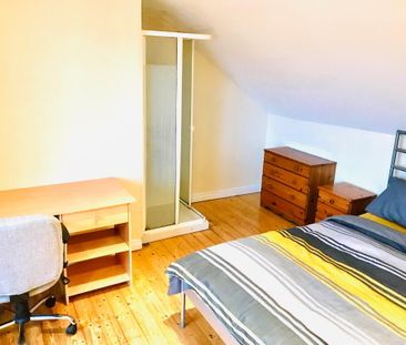 Donegall Road, En-Suite Room 5, All Bills Included, Belfast, BT12 5NB - Photo 3