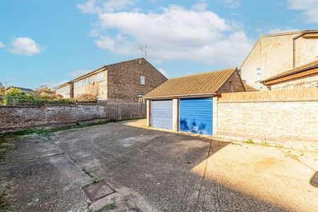 Medina Close, Woosehill, Wokingham, RG41 - Photo 2