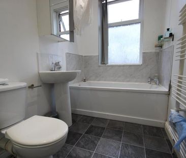 Room , Rochdale Old Road - Photo 6