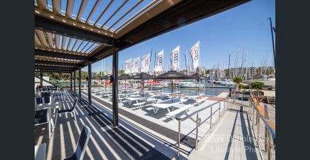 Peaceful, Spacious Apartment with Tranquil Views - Photo 3