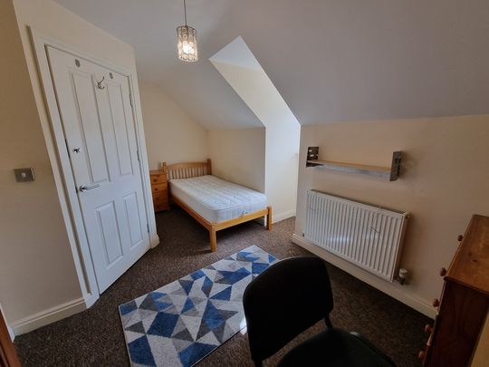 5 Bed Student Accommodation - Photo 1