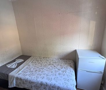 Room in a Shared House, Lawrence Road, E6 - Photo 5