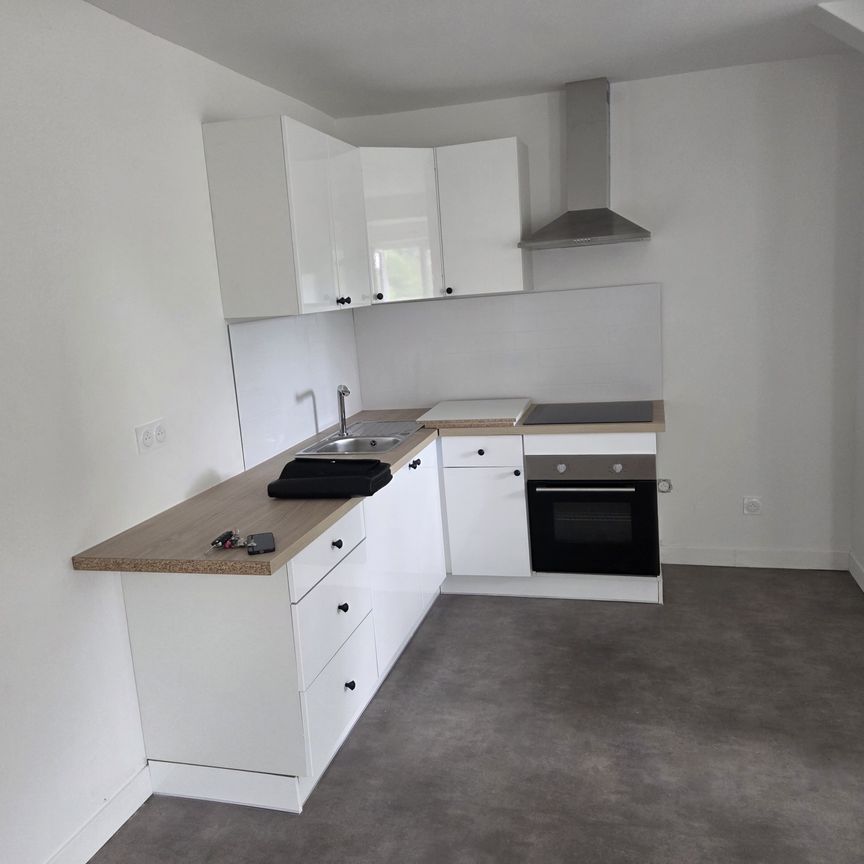 Location Maison 3 pièces 62m² VALENCE EN POITOU 86700 - Photo 1