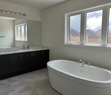 For Lease - 1099 Cole Street, Innisfil, Ontario - Photo 4