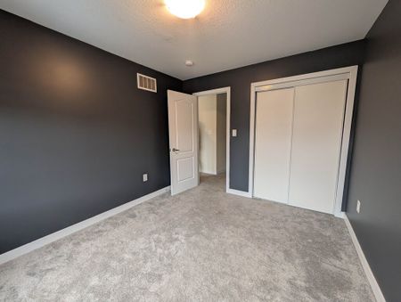 10 Blackberry Ln, Thorold - 4 Bedroom Semi-Detached House - Photo 4
