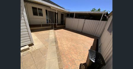 walking distance to train station - Photo 3