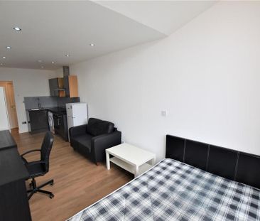 Studio to rent - Photo 2