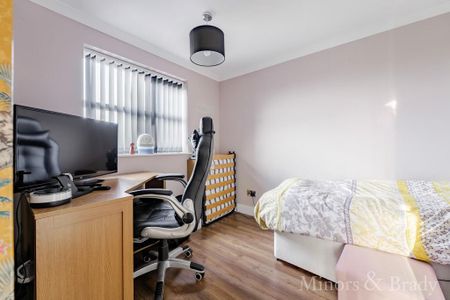 2 bedroom end of terrace house to rent - Photo 4