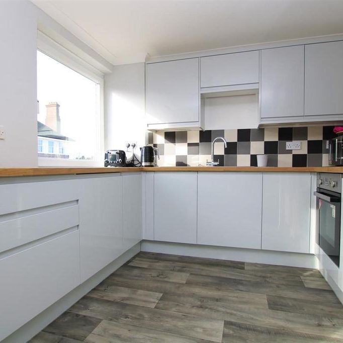 2 bedroom maisonette to rent - Photo 1