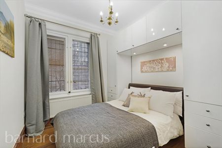 Cockspur Street, London, Westminster - Photo 3
