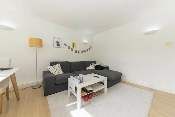 West Smithfield, Clerkenwell, EC1A - Photo 1