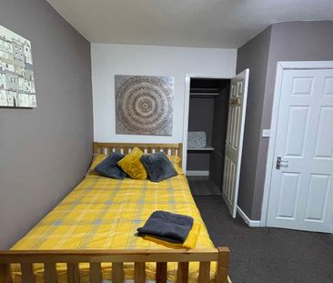 mini HMO room 2 - Photo 6