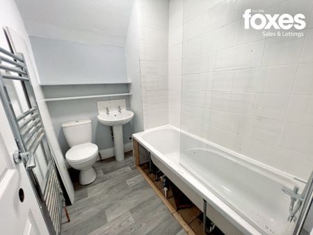 2 bed flat to rent in The Crescent, Bournemouth, Dorset, BH1 4EX - Photo 4