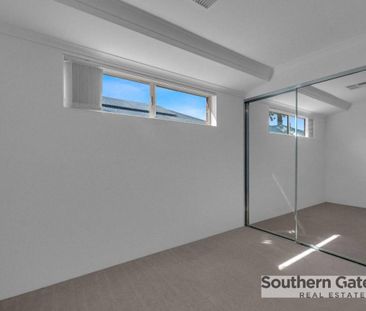 Modern Family Home! - Photo 4