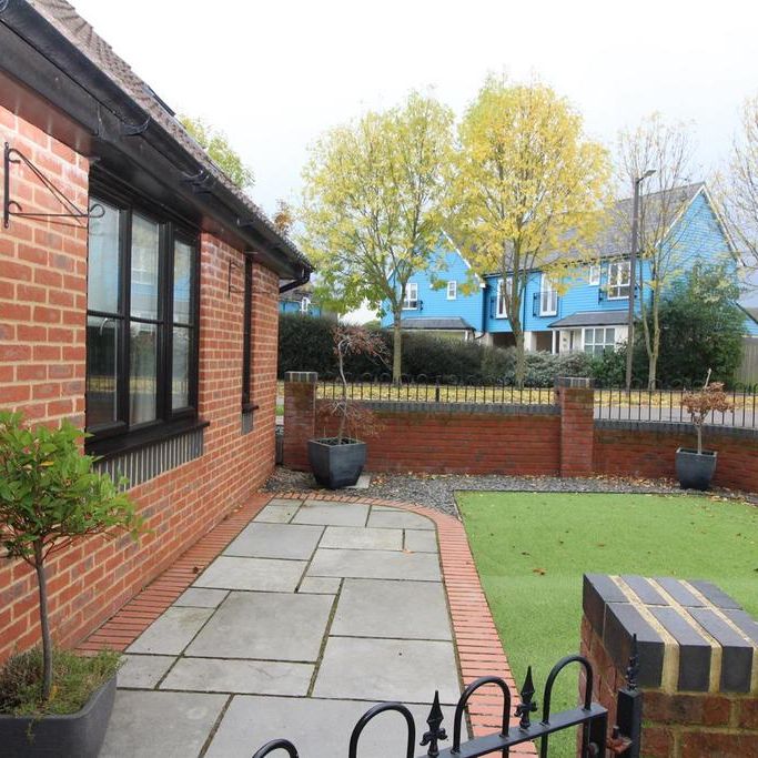 Studio to rent - Photo 1